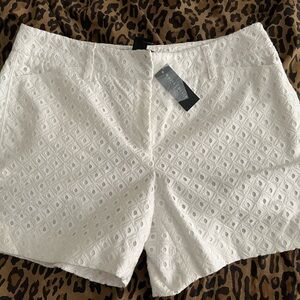White House Black Market 8 Shorts White NWT